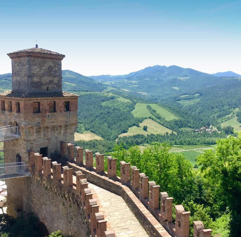 foto-pagina-fondo-verde-vigoleno-piacenza-castello-2