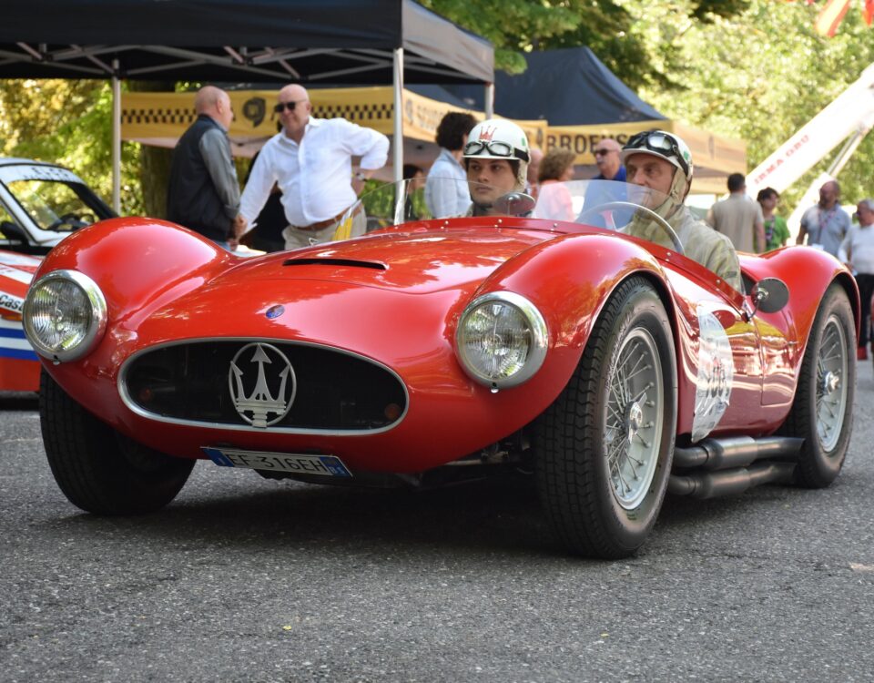 Auto da corsa d'epoca alla Silver Flag di Castell'Arquato
