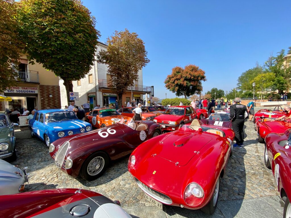 Arrivo della Silver Flag nella piazza di Vernasca